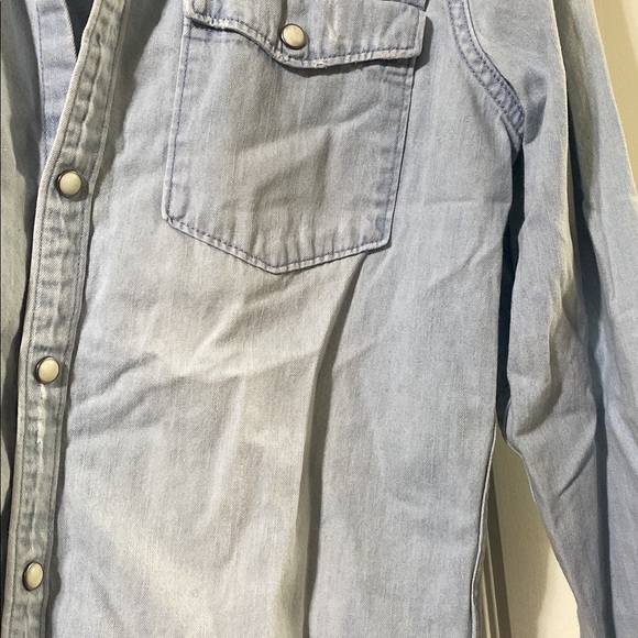 Hollister Denim Shirt- size small - Picture 3 of 5